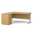 Maestro 25 left hand ergonomic desk 1600mm with silver cantilever frame and desk high pedestal - oak