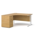 Maestro 25 left hand ergonomic desk 1400mm with white cantilever frame and desk high pedestal - oak