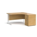 Maestro 25 right hand ergonomic desk 1400mm with white cantilever frame and desk high pedestal - oak