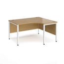 Maestro 25 right hand ergonomic desk 1400mm wide - white bench leg frame and oak top
