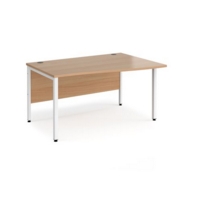 Maestro 25 right hand wave desk 1400mm wide - white bench leg frame and beech top