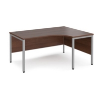 Maestro 25 right hand ergonomic desk 1600mm wide - silver bench leg frame and walnut top