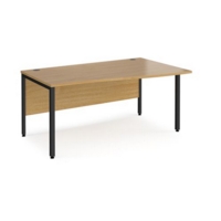 Maestro 25 right hand wave desk 1600mm wide - black bench leg frame and oak top
