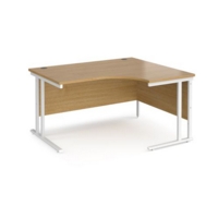 Maestro 25 right hand ergonomic desk 1400mm wide - white cantilever leg frame and oak top