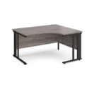 Maestro 25 right hand ergonomic desk 1400mm wide - black cable managed leg frame and grey oak top