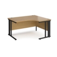 Maestro 25 right hand ergonomic desk 1400mm wide - black cable managed leg frame and oak top