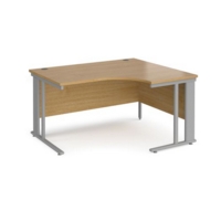 Maestro 25 right hand ergonomic desk 1400mm wide - silver cable managed leg frame and oak top