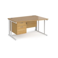 Maestro 25 right hand wave desk 1400mm wide with 2 drawer pedestal - white cable managed leg frame and oak top