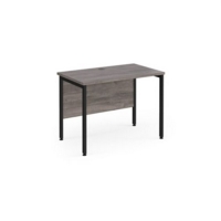 Maestro 25 straight desk 1000mm x 600mm - black H-frame leg and grey oak top
