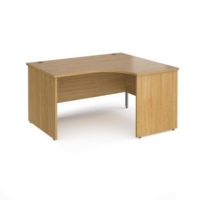 Maestro 25 right hand ergonomic desk 1400mm wide - oak top with panel end leg