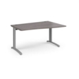 TR10 right hand wave desk 1400mm - silver frame and grey oak top